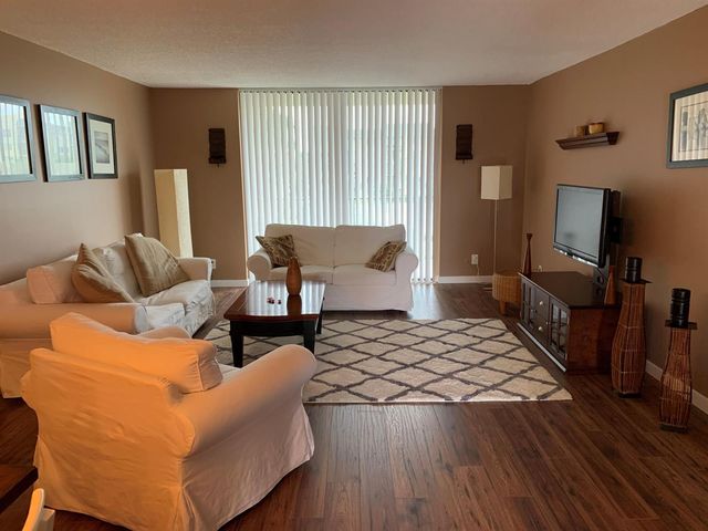 2820 Tennis Club Drive 302, West Palm Beach, FL 33417