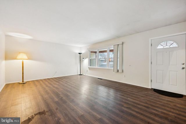 21 GLENVIEW LN, Willingboro, NJ 08046