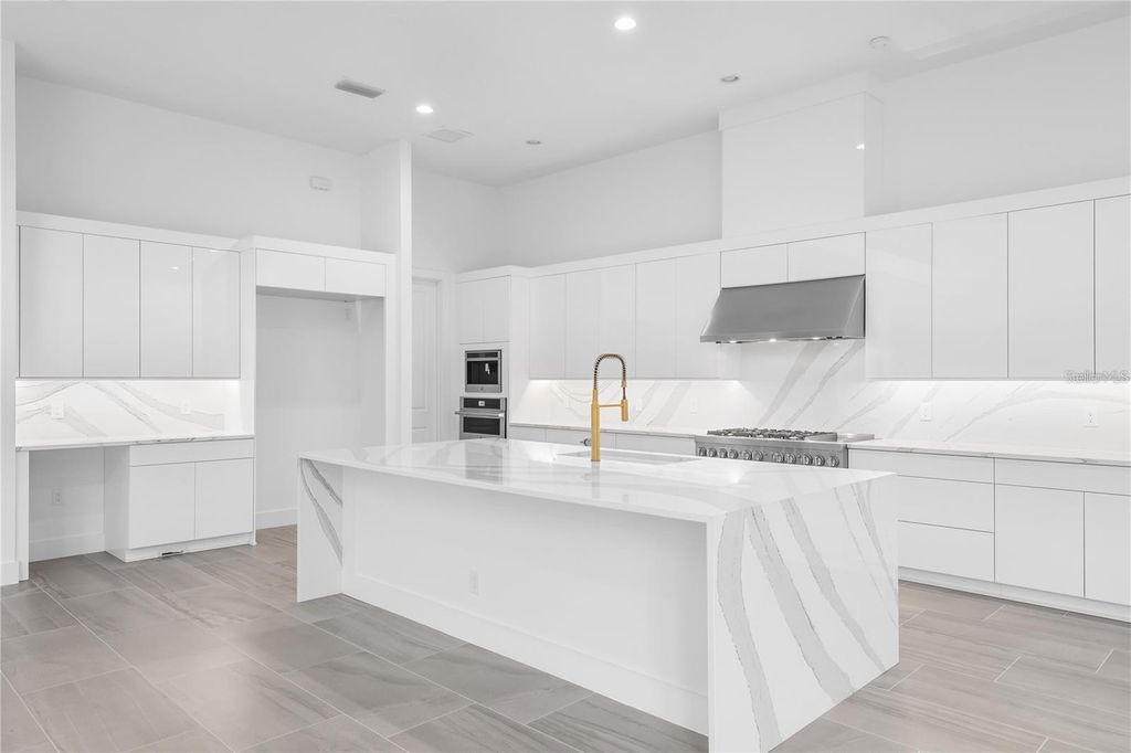 Image 11 of property listing at 9847 LAUREL BERRY DRIVE, Orlando, FL 32827