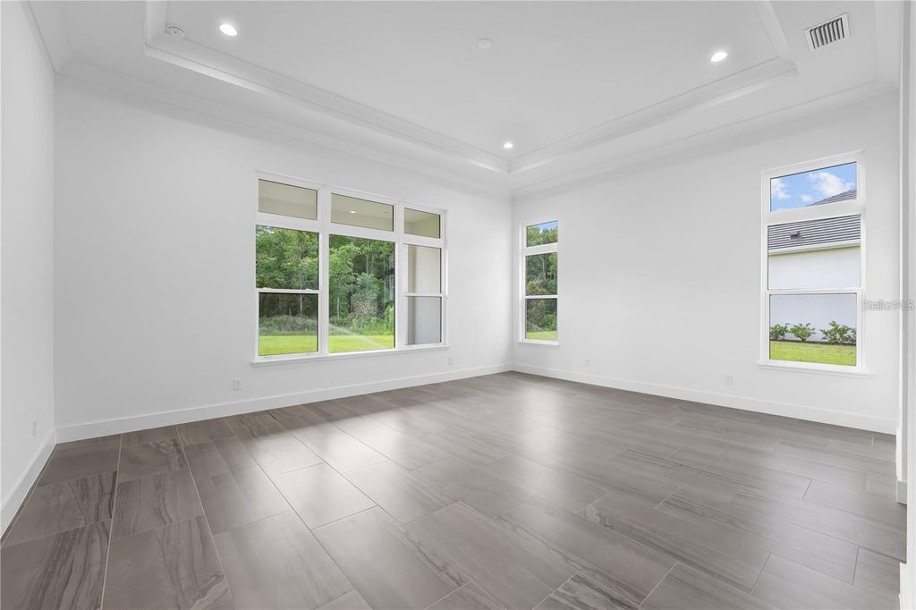 Image 20 of property listing at 9847 LAUREL BERRY DRIVE, Orlando, FL 32827