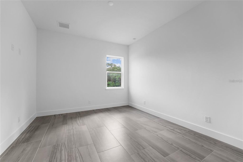 Image 32 of property listing at 9847 LAUREL BERRY DRIVE, Orlando, FL 32827