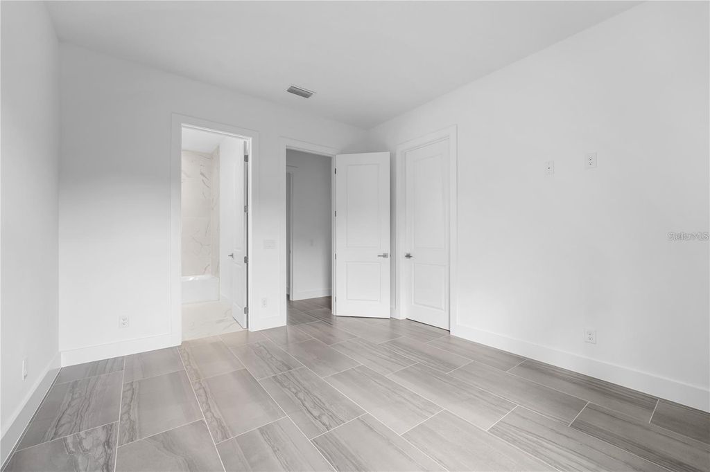 Image 33 of property listing at 9847 LAUREL BERRY DRIVE, Orlando, FL 32827