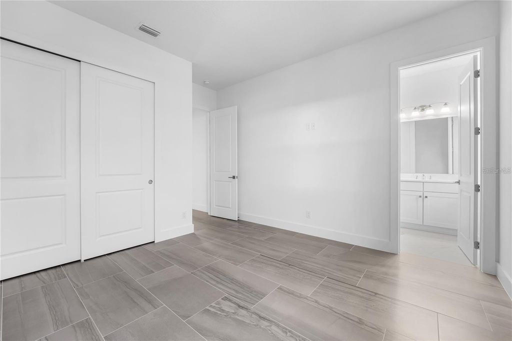 Image 36 of property listing at 9847 LAUREL BERRY DRIVE, Orlando, FL 32827