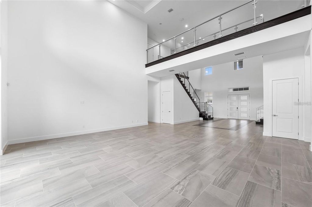 Image 9 of property listing at 9847 LAUREL BERRY DRIVE, Orlando, FL 32827