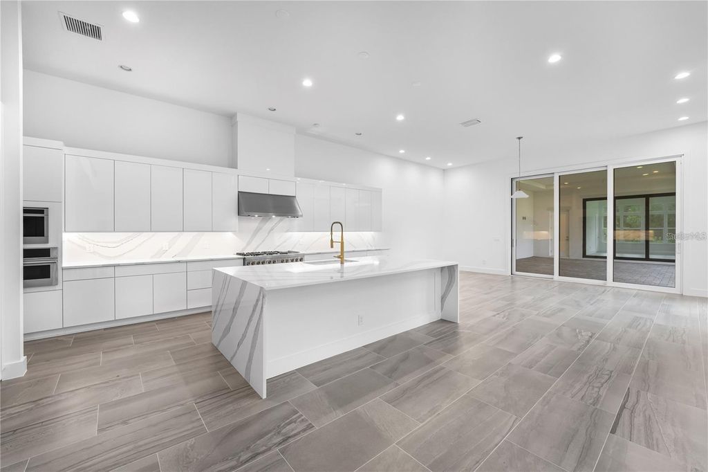 Image 10 of property listing at 9847 LAUREL BERRY DRIVE, Orlando, FL 32827