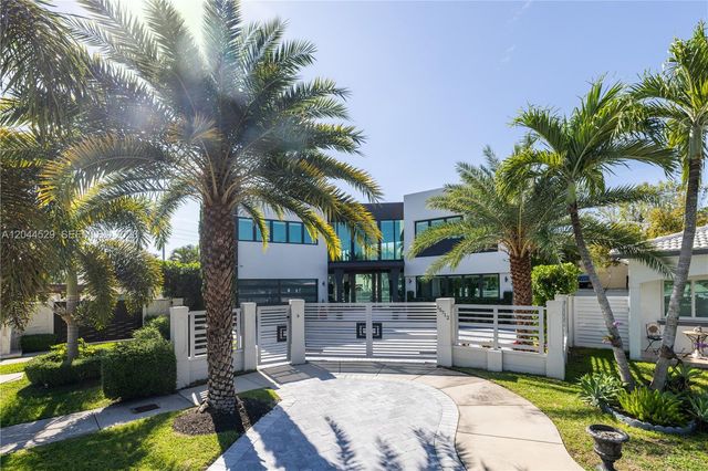 15712 SW 69th Lane, Miami, FL 33193