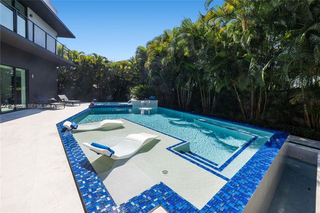 15712 SW 69th Lane, Miami, FL 33193