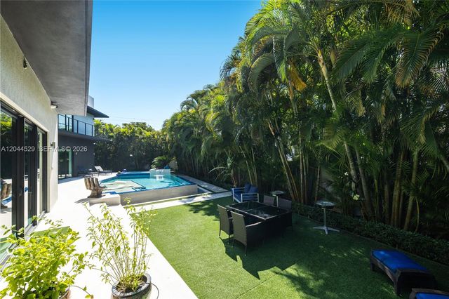 15712 SW 69th Lane, Miami, FL 33193