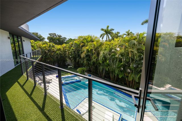 15712 SW 69th Lane, Miami, FL 33193