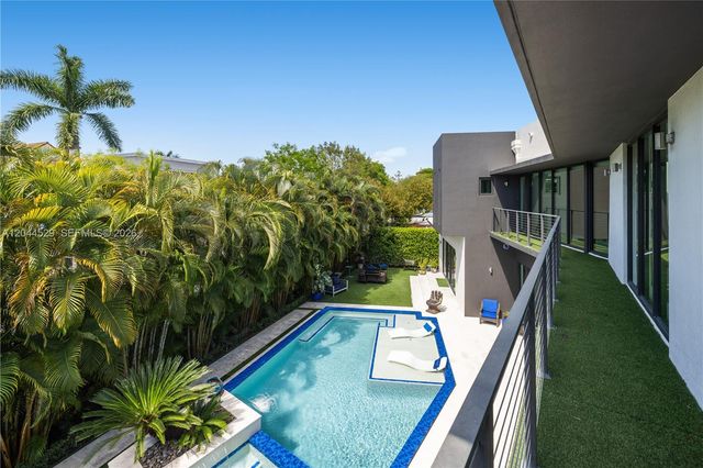 15712 SW 69th Lane, Miami, FL 33193