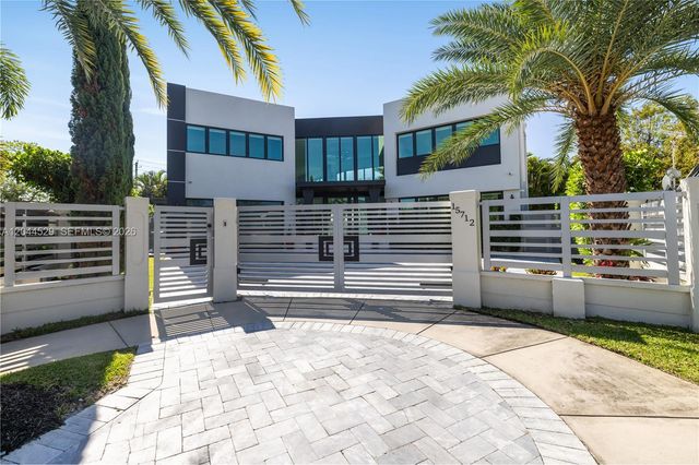 15712 SW 69th Lane, Miami, FL 33193