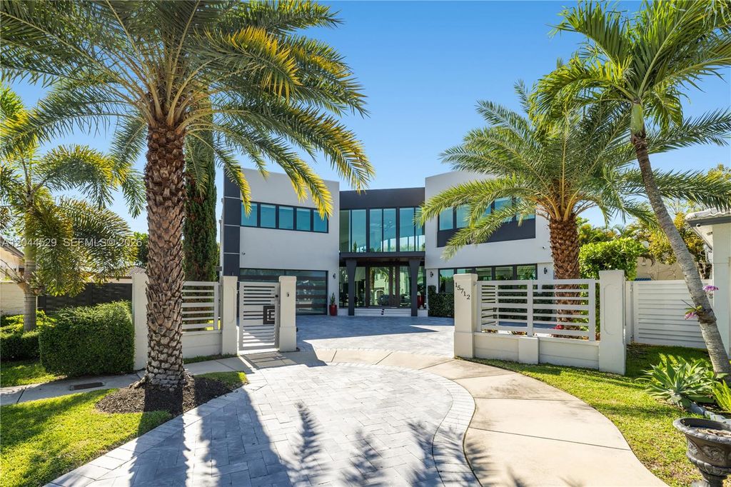 15712 SW 69th Lane, Miami, FL 33193
