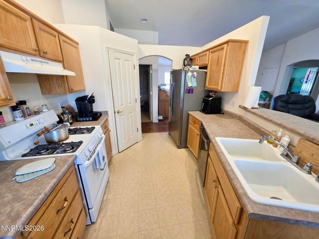 652 Jennys Lane, Fernley, NV 89408
