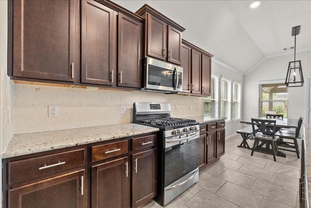 328 Woodway Drive, League City, TX 77573