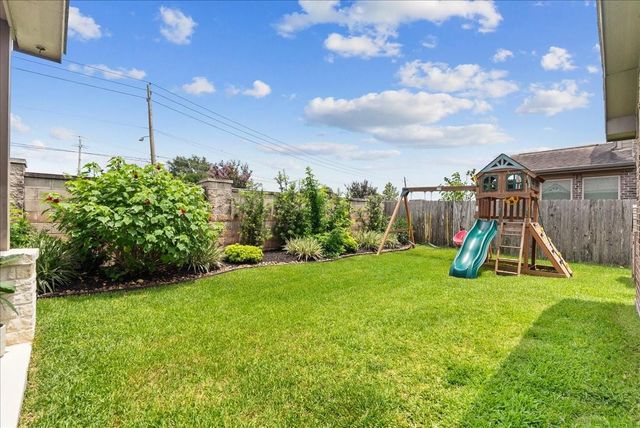 328 Woodway Drive, League City, TX 77573
