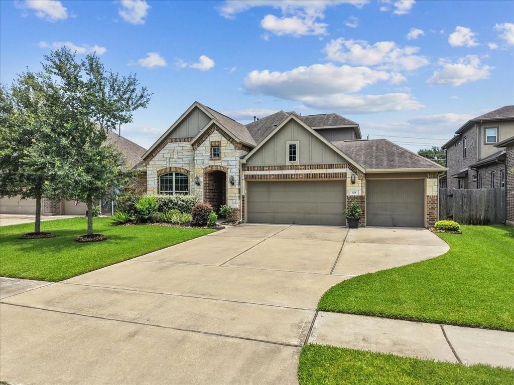 328 Woodway Drive, League City, TX 77573