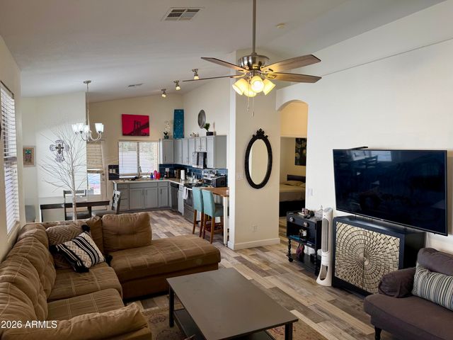 599 W COLT Road, Chandler, AZ 85225
