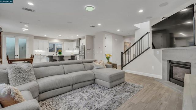 3025 Aragon Dr, Pittsburg, CA 94565