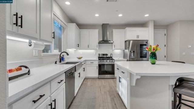 3025 Aragon Dr, Pittsburg, CA 94565