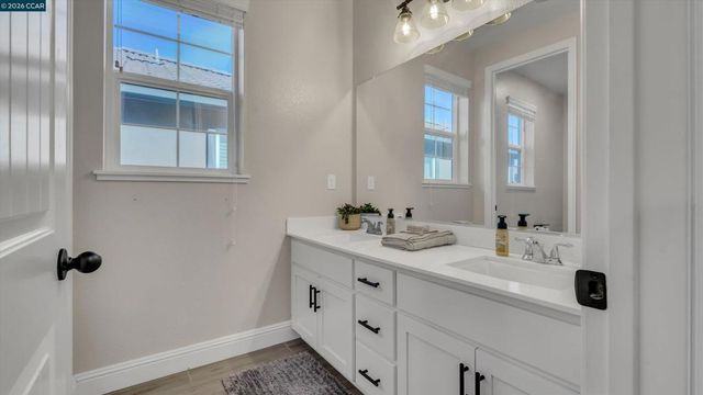 3025 Aragon Dr, Pittsburg, CA 94565