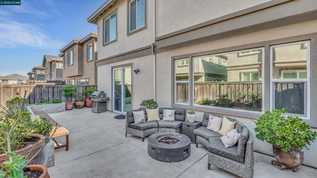 3025 Aragon Dr, Pittsburg, CA 94565