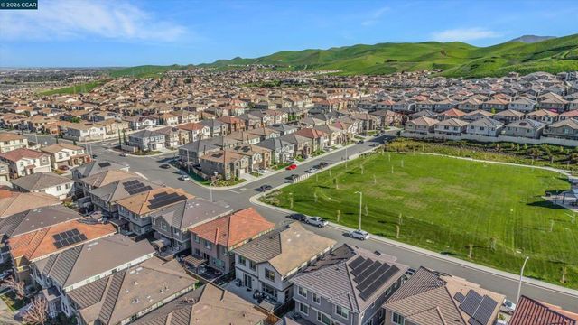 3025 Aragon Dr, Pittsburg, CA 94565