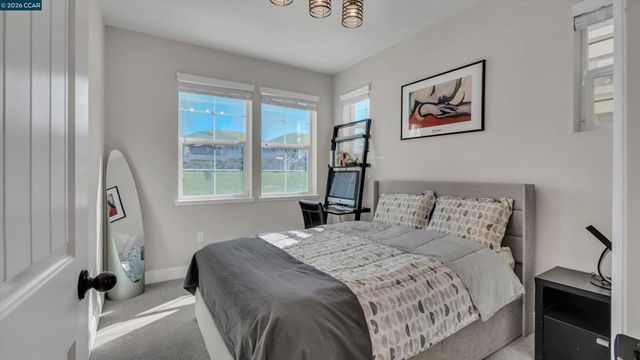 3025 Aragon Dr, Pittsburg, CA 94565