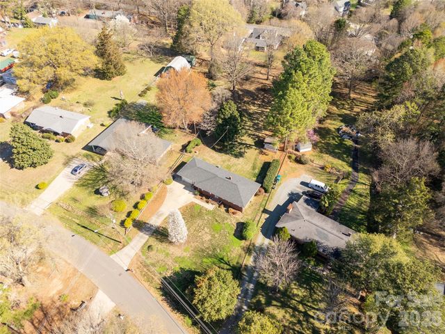 2033 Kimway Drive, Matthews, NC 28105