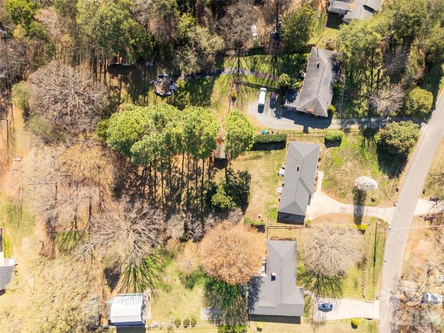 2033 Kimway Drive, Matthews, NC 28105