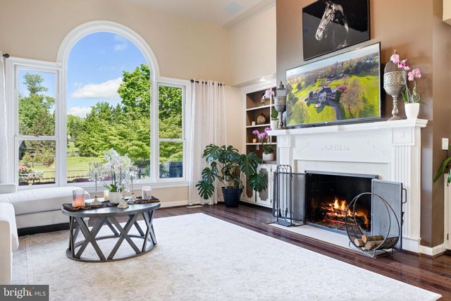 23333 FOUR CHIMNEYS LN, Middleburg, VA 20117