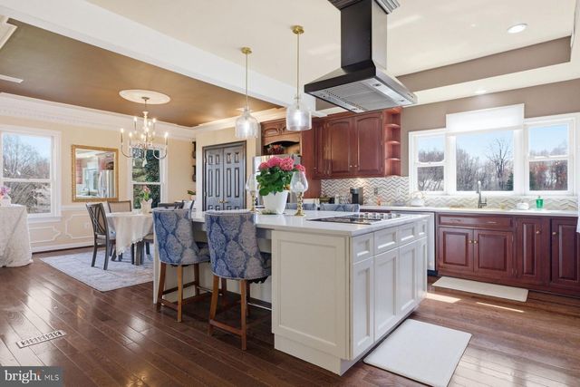 23333 FOUR CHIMNEYS LN, Middleburg, VA 20117