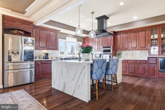 23333 FOUR CHIMNEYS LN, Middleburg, VA 20117