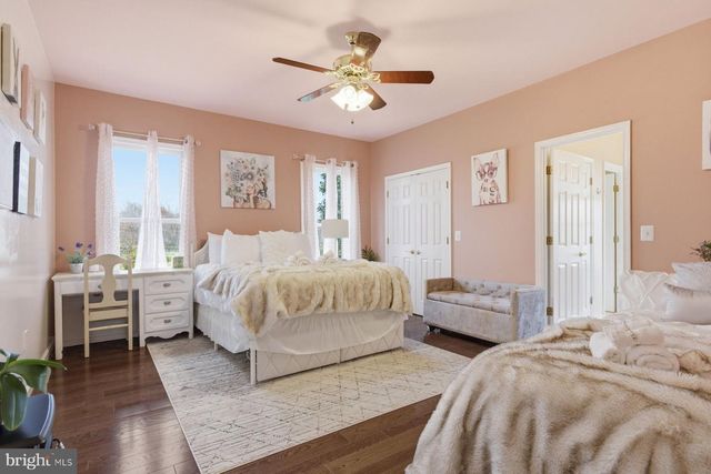 23333 FOUR CHIMNEYS LN, Middleburg, VA 20117