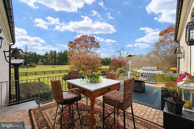 23333 FOUR CHIMNEYS LN, Middleburg, VA 20117