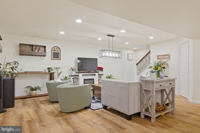 23333 FOUR CHIMNEYS LN, Middleburg, VA 20117