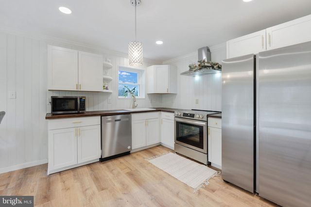 23333 FOUR CHIMNEYS LN, Middleburg, VA 20117