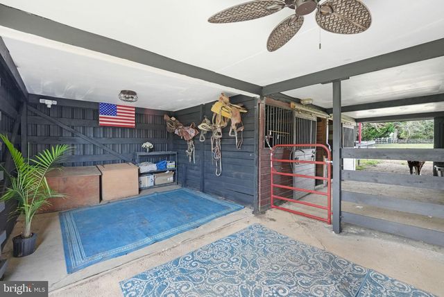 23333 FOUR CHIMNEYS LN, Middleburg, VA 20117