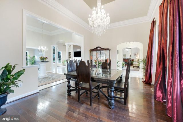 23333 FOUR CHIMNEYS LN, Middleburg, VA 20117