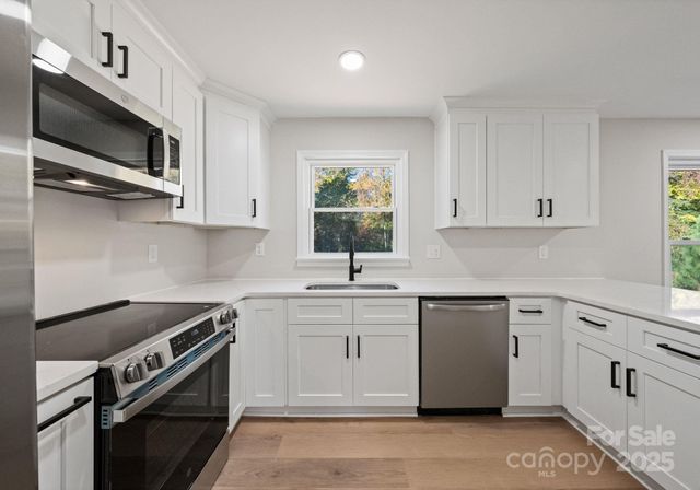 5609 Alanhurst Place, Charlotte, NC 28217