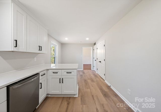 5609 Alanhurst Place, Charlotte, NC 28217