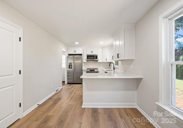 5609 Alanhurst Place, Charlotte, NC 28217