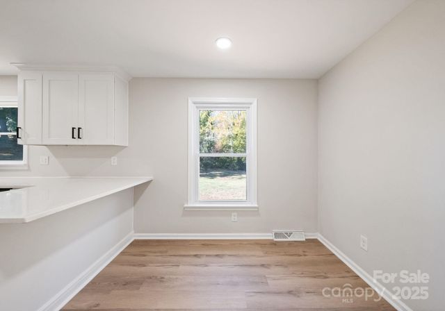 5609 Alanhurst Place, Charlotte, NC 28217