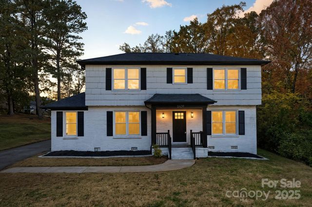 5609 Alanhurst Place, Charlotte, NC 28217