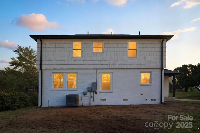 5609 Alanhurst Place, Charlotte, NC 28217