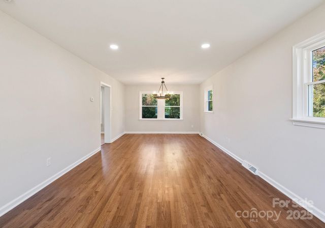 5609 Alanhurst Place, Charlotte, NC 28217