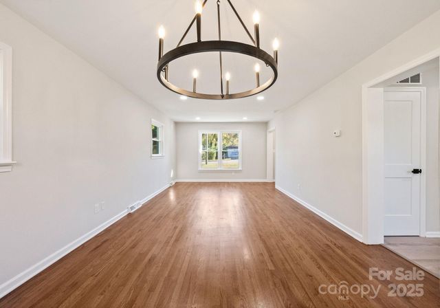 5609 Alanhurst Place, Charlotte, NC 28217