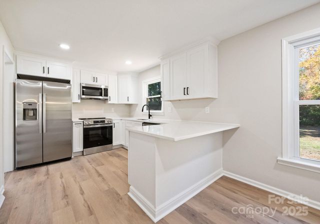 5609 Alanhurst Place, Charlotte, NC 28217