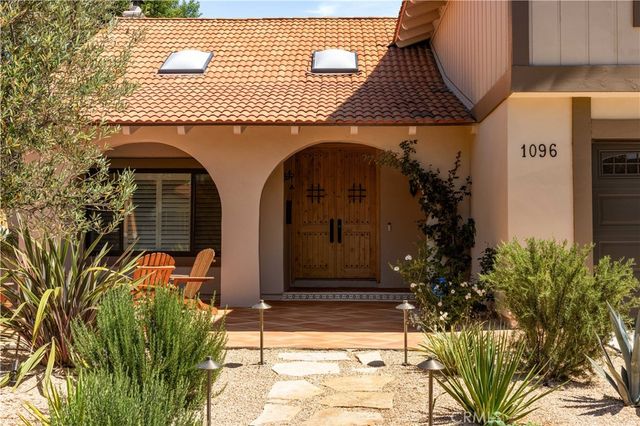 1096 Tulare, Costa Mesa, CA 92626