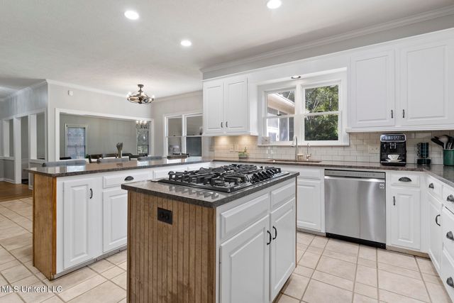 5134 Canton Heights Drive, Jackson, MS 39211