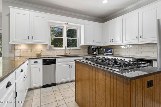 5134 Canton Heights Drive, Jackson, MS 39211